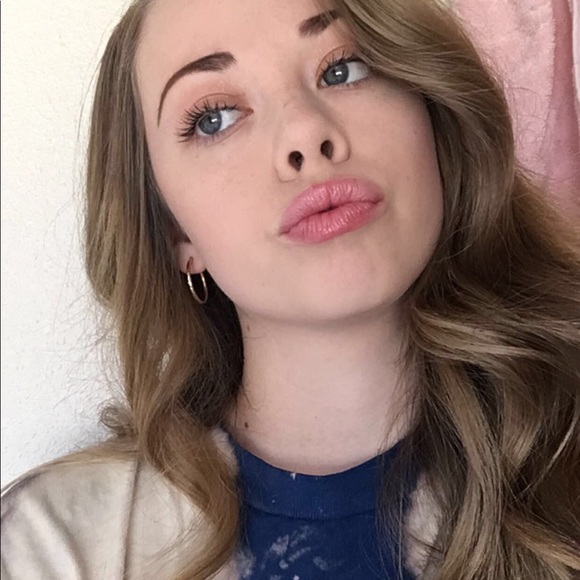 Meet your Posher, Kailey - Picture 2 of 5